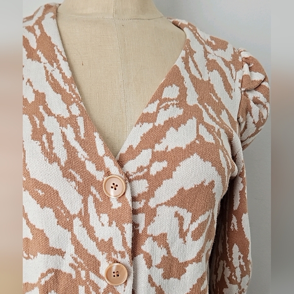 Nine West Puff Sleeve Cardigan Women’s Medium | Tan White Animal Print Sweater | - Picture 8 of 12